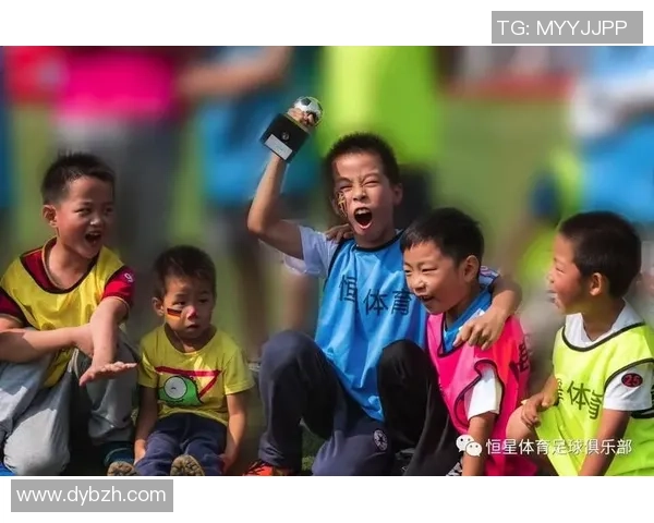 足球巨星走进熊猫乐园共度温馨时光见证人与自然和谐之美 足球巨星走进熊猫乐园共度温馨时光见证人与自然和谐之美